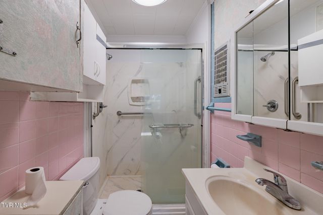 1510 East Chilhowie Avenue, Johnson City, TN 37601