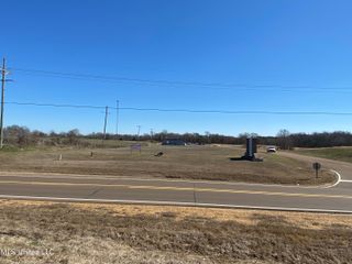 2776 Highway 51, Senatobia, MS 38668