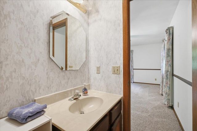 5302 Comanche Way, Madison, WI 53704