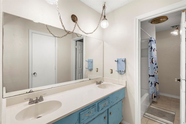 103 Cedar Drive, Oak Leaf, TX 75154