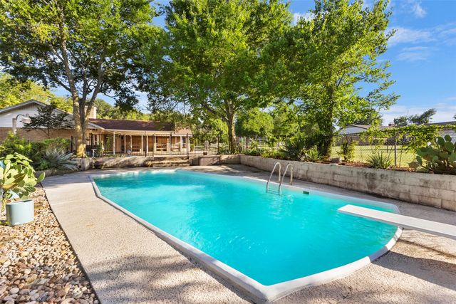 103 Cedar Drive, Oak Leaf, TX 75154