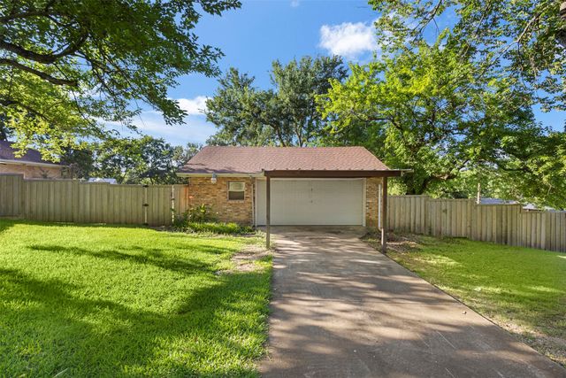 103 Cedar Drive, Oak Leaf, TX 75154