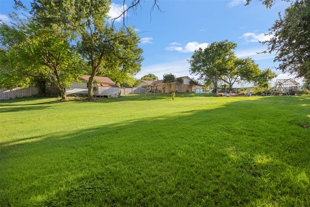 103 Cedar Drive, Oak Leaf, TX 75154