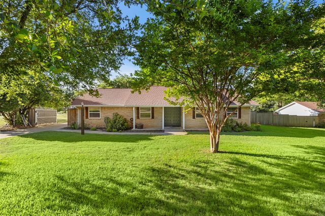 103 Cedar Drive, Oak Leaf, TX 75154