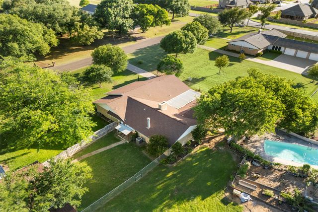 103 Cedar Drive, Oak Leaf, TX 75154