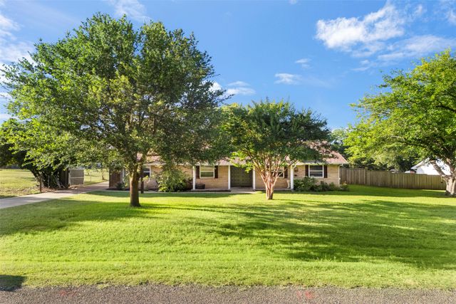 103 Cedar Drive, Oak Leaf, TX 75154