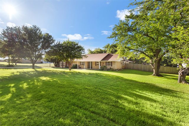 103 Cedar Drive, Oak Leaf, TX 75154