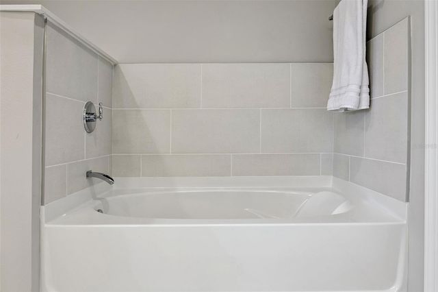 16300 COUNTY ROAD 455 302, Montverde, FL 34756