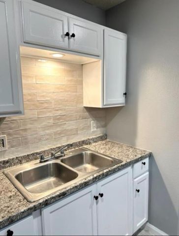 6918 Hirsch Road 6916, Houston, TX 77016