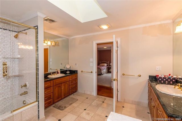 15 Sand Hill Road, Simsbury, CT 06089