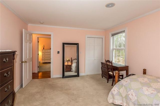 15 Sand Hill Road, Simsbury, CT 06089