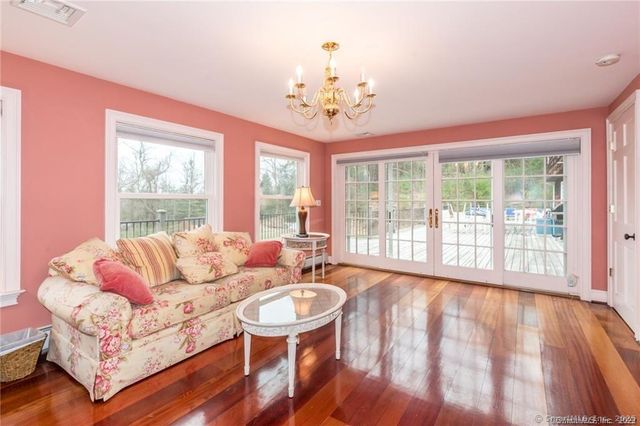 15 Sand Hill Road, Simsbury, CT 06089
