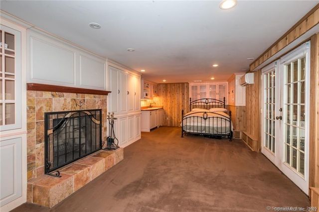 15 Sand Hill Road, Simsbury, CT 06089