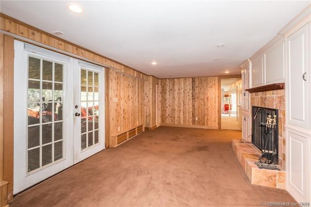 15 Sand Hill Road, Simsbury, CT 06089