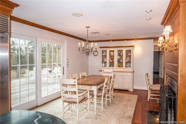 15 Sand Hill Road, Simsbury, CT 06089