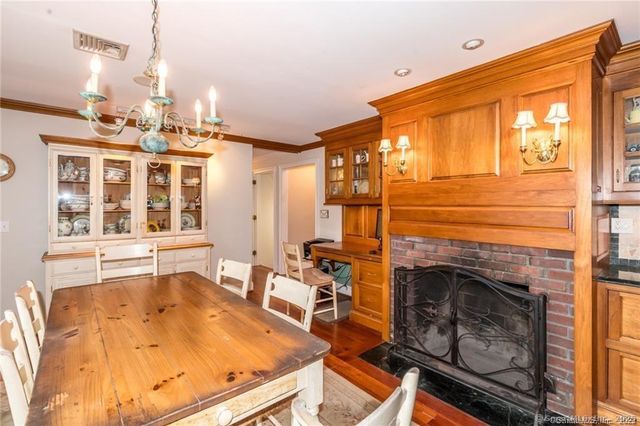 15 Sand Hill Road, Simsbury, CT 06089