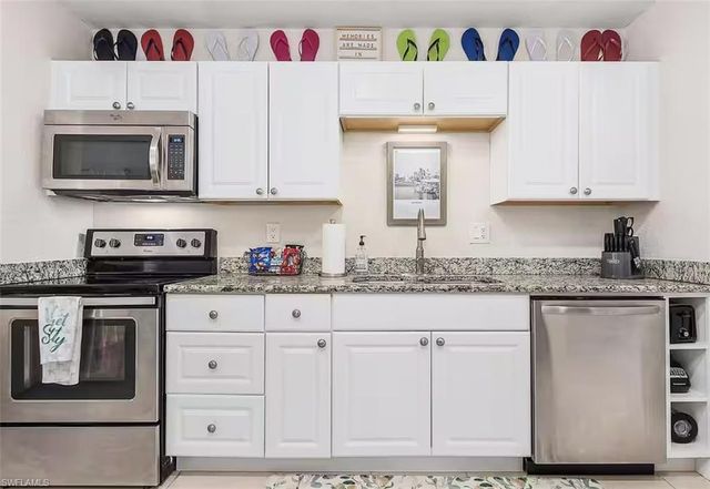 3024 Estey AVE, Naples, FL 34104