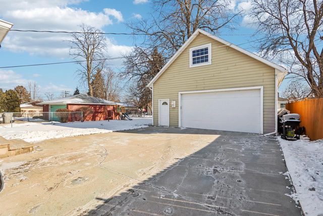 3348 S 73rd STREET, Milwaukee, WI 53219