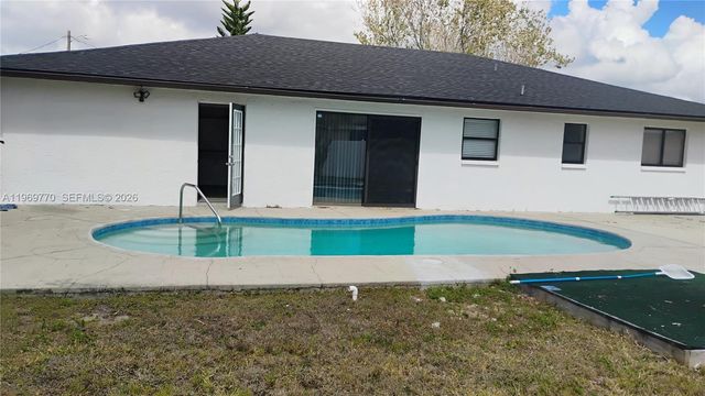 1404 SE 19TH St., Cape Coral, FL 33990