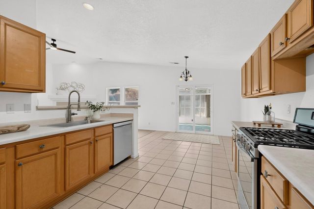 4982 Dream Dancer Drive NE, Rio Rancho, NM 87144