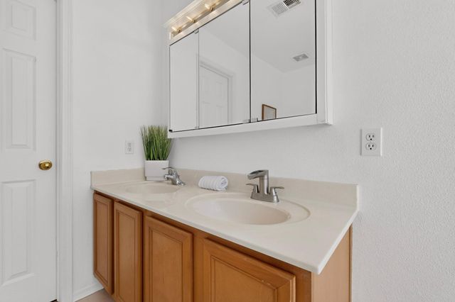 4982 Dream Dancer Drive NE, Rio Rancho, NM 87144