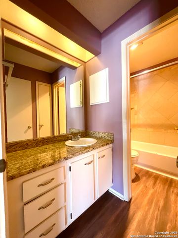 3843 Barrington St Apt 253N, San Antonio, TX 78217