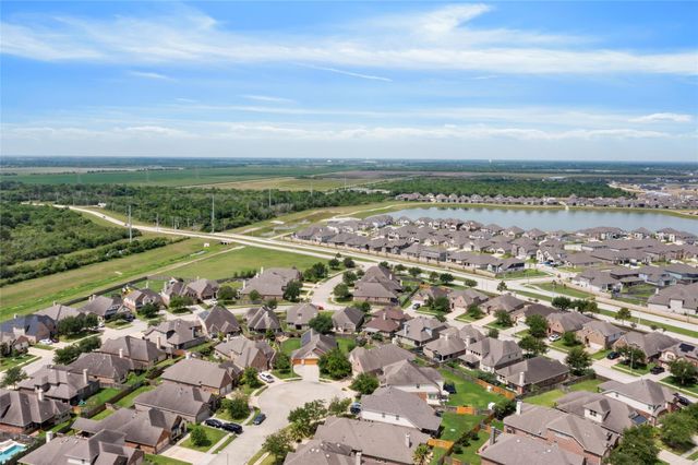739 Mayhill Ridge Lane, League City, TX 77573
