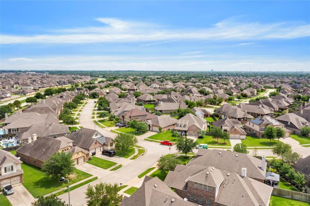 739 Mayhill Ridge Lane, League City, TX 77573