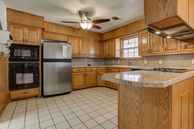 2120 53rd St, Lubbock, TX 79412