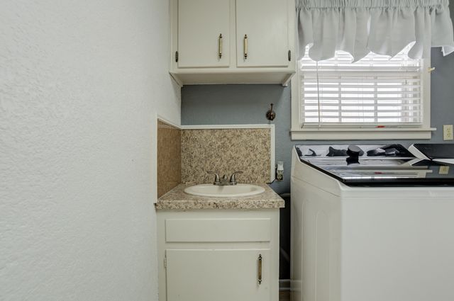 2120 53rd St, Lubbock, TX 79412