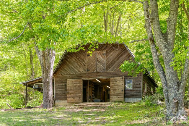 224 Seasons Drive, Clyde, NC 28721