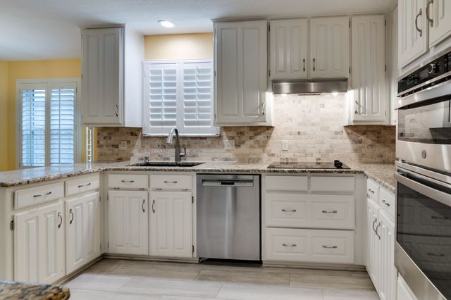 2328 Stonegate Drive N, Bedford, TX 76021