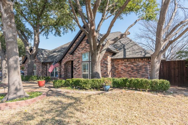 2328 Stonegate Drive N, Bedford, TX 76021