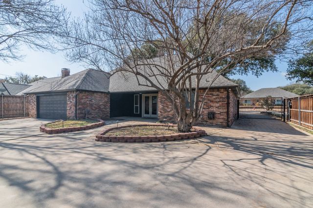 2328 Stonegate Drive N, Bedford, TX 76021