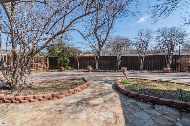 2328 Stonegate Drive N, Bedford, TX 76021