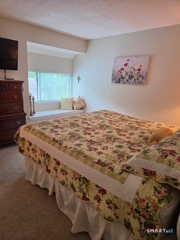 340 Heritage Village B, Southbury, CT 06488