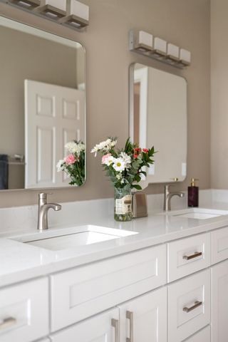 2010 E OVERBLUFF Ct, Spokane, WA 99203