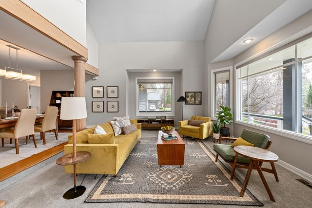 2010 E OVERBLUFF Ct, Spokane, WA 99203