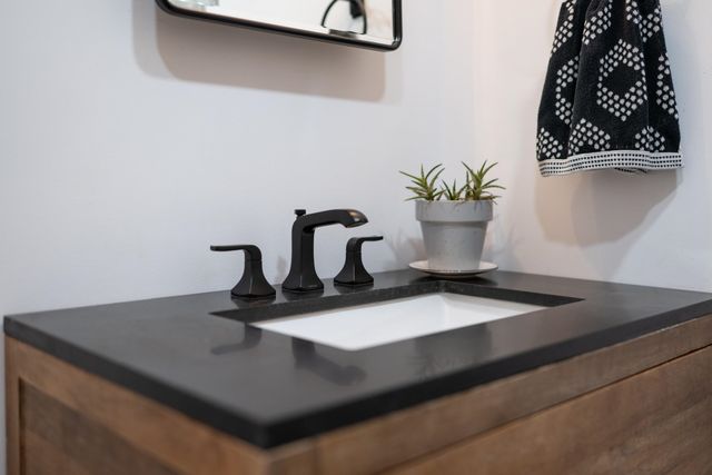 2010 E OVERBLUFF Ct, Spokane, WA 99203