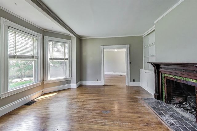 2 Elm St 1, Wellesley, MA 02481