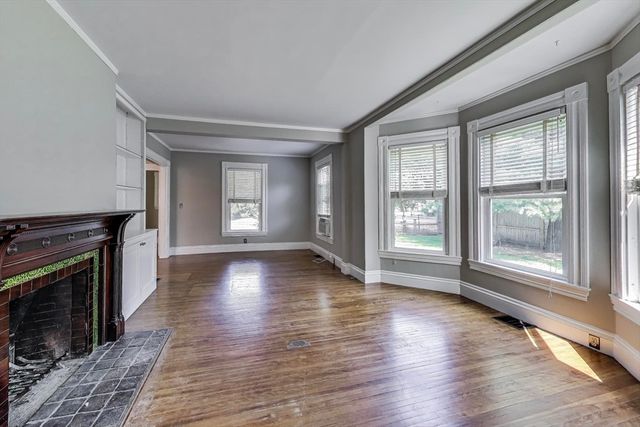 2 Elm St 1, Wellesley, MA 02481