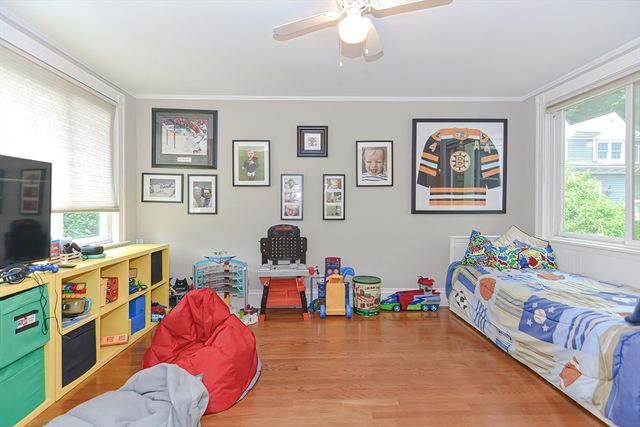 2 Elm St 1, Wellesley, MA 02481