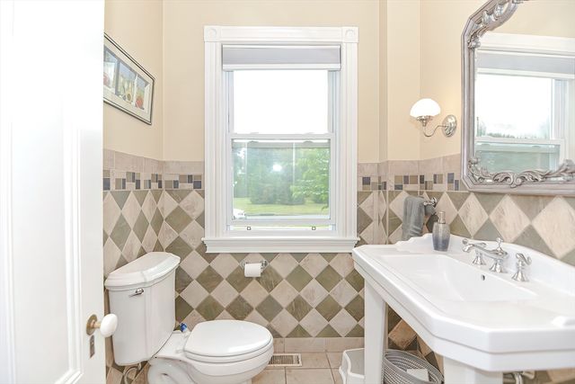 2 Elm St 1, Wellesley, MA 02481