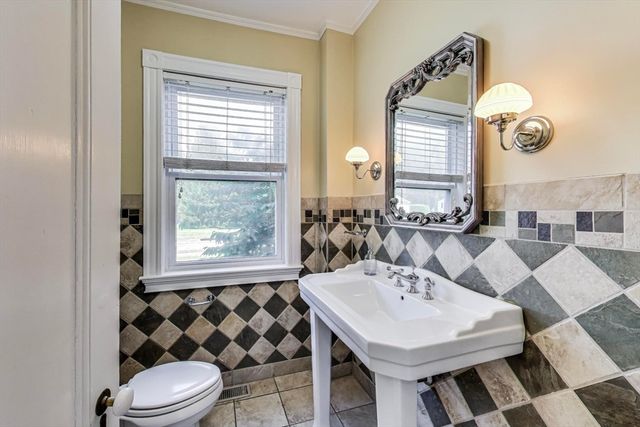 2 Elm St 1, Wellesley, MA 02481