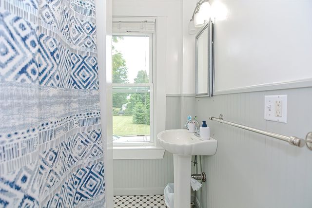 2 Elm St 1, Wellesley, MA 02481