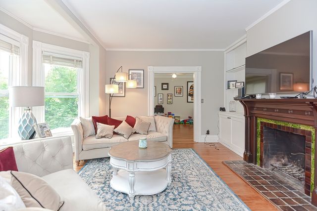 2 Elm St 1, Wellesley, MA 02481