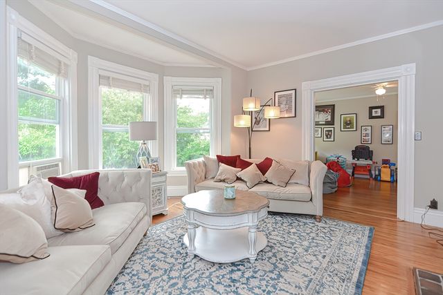 2 Elm St 1, Wellesley, MA 02481