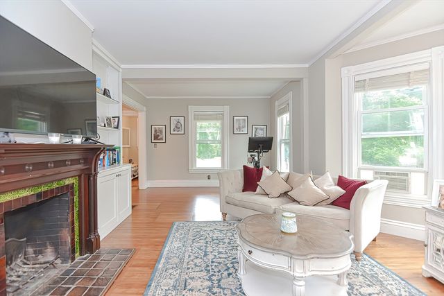 2 Elm St 1, Wellesley, MA 02481