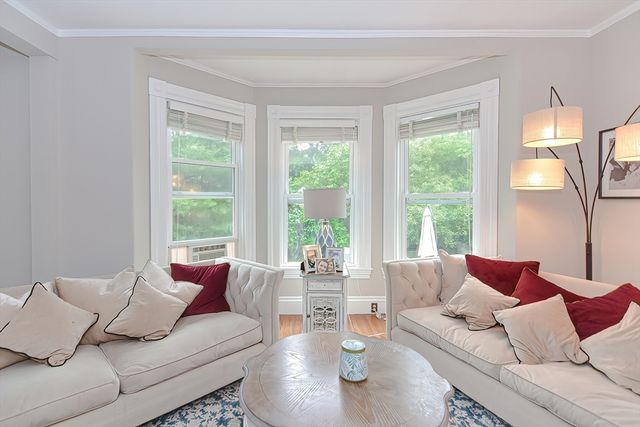 2 Elm St 1, Wellesley, MA 02481