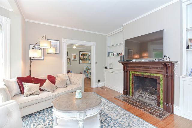 2 Elm St 1, Wellesley, MA 02481